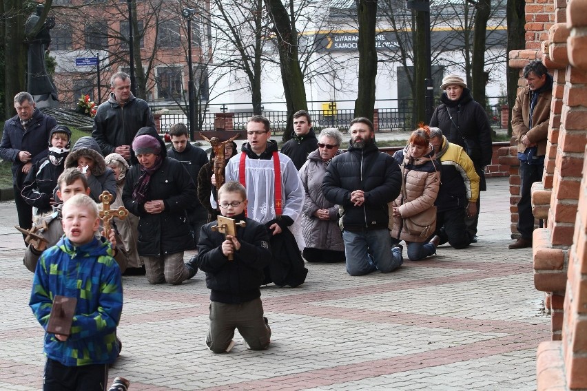 Pokutna droga krzyżowa w Pabianicach