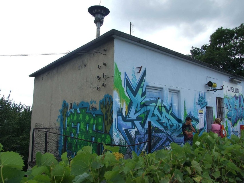 Wieluń: Dogrywka akcji malowania stacji na &quot;giewoncie&quot;