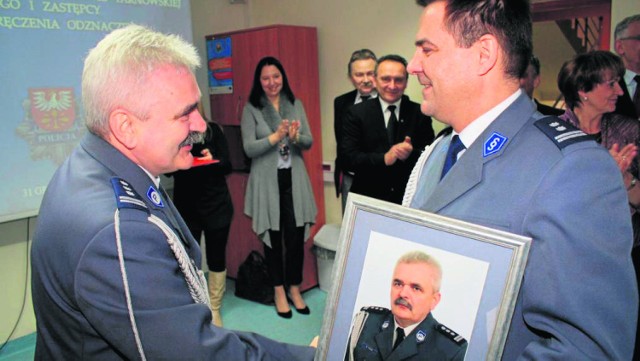 Insp. Andrzej Kupiec (na zdj. z prawej) 3 lata temu został komendantem. W policji pracuje już do 23 lat