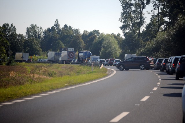 Śrem: wypadek na obwodnicy, są osoby poszkodowane, ruch jest utrudniony [ZDJĘCIA]