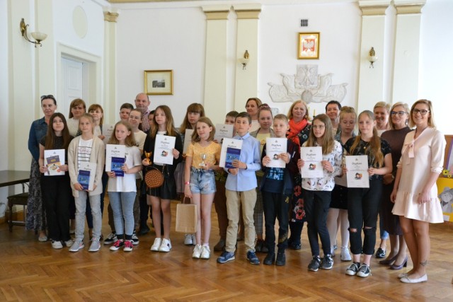 W Lipnie rozstrzygnięto konkurs na portret Marii Konopnickiej. Nie było to łatwe wyzwanie!