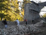 Na zamku w Smoleniu trwa remont. Ekipy odbudowują ściany