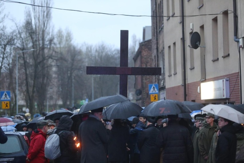 Droga Krzyżowa w Katowicach - ZDJĘCIA. Przeszła spod kopalni "Wujek" do katedry Chrystusa Króla