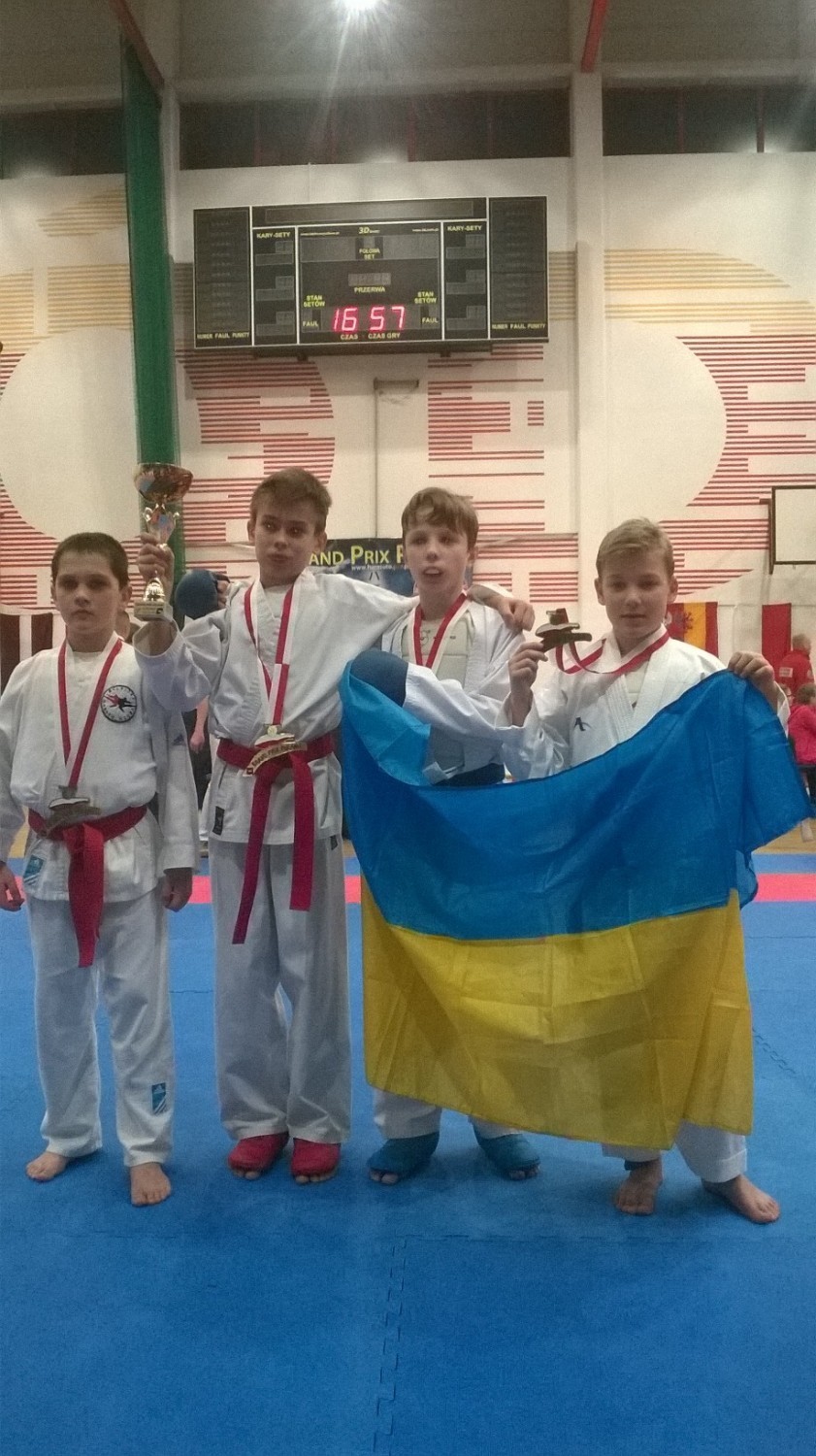 Karate: Pleszewianie wrócili z Łodzi z 8 medalami