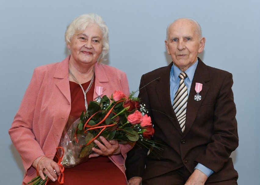 Kolejne małżeństwa z Puław i okolic odebrały medale za długoletnie pożycie (Zdjęcia)