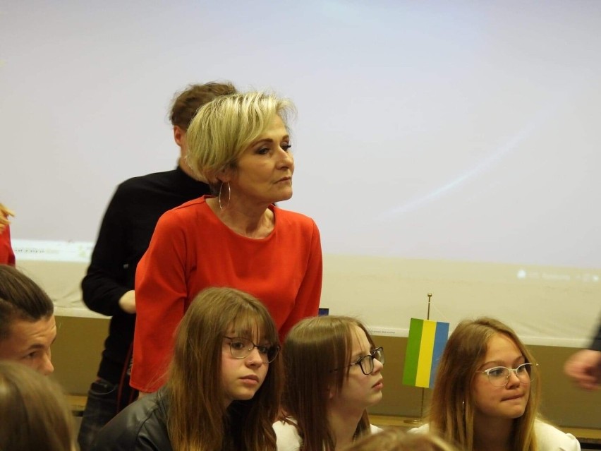 W III LO w Ostrołęce odbyła się konferencja upamiętniająca patrona szkoły – Unię Europejską