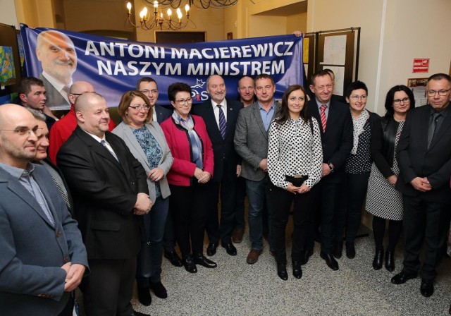 Spotkanie Macierewicza z wyborcami w Piotrkowie.