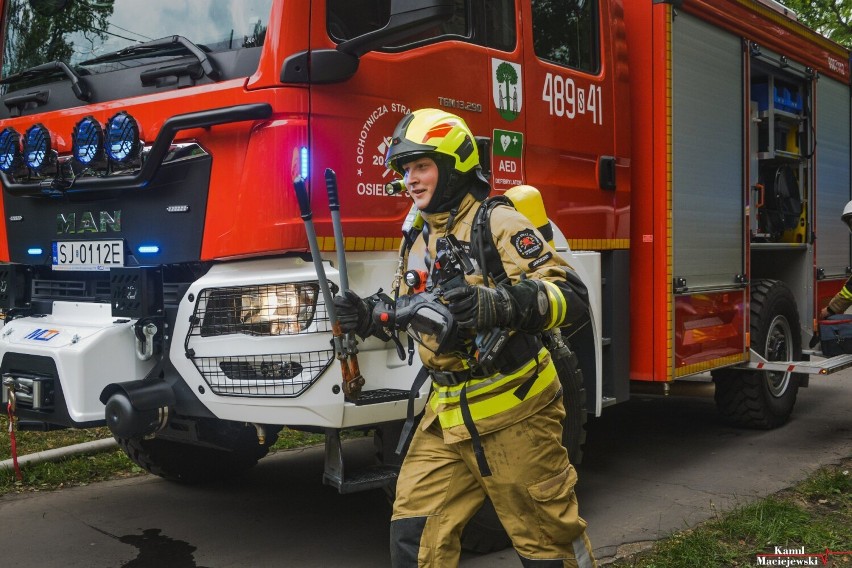 Pożar poddasza na ul. Przemysłowej w Jaworznie. Z budynku ewakuowano cztery rodziny