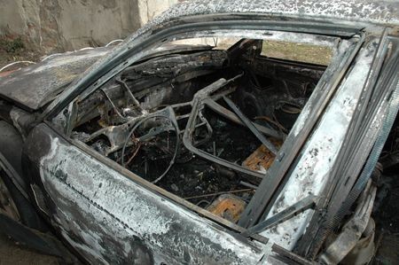 Świdnica: 17-latek podpalił samochód kolegi (zdjęcia)