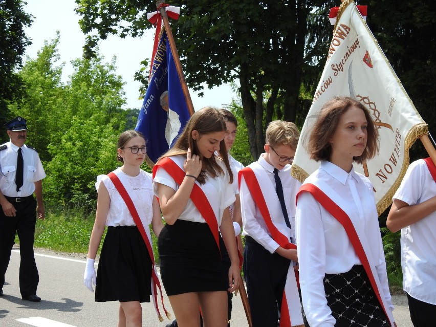 Obchody 76. rocznicy Obławy Augustowskiej w Gibach. Na Wzgórzu Krzyży złożono kwiaty, zapalono znicze [Zdjęcia]