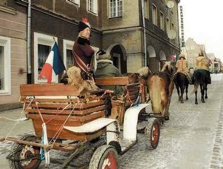 - Napoleon w Olsztynie nie robił nic szczególnego - mówi pan Adolf. - Przyjechał do miasta 3 lutego 1807 roku drogą z Wielbarka.