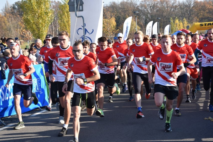 W ciągu jednego dnia do biegu zgłosiło się 500 osób w różnym...