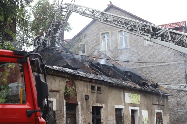 Do akcji gaśniczej na ul. Markiefki skierowano kilkanaście zastępów straży pożarnej