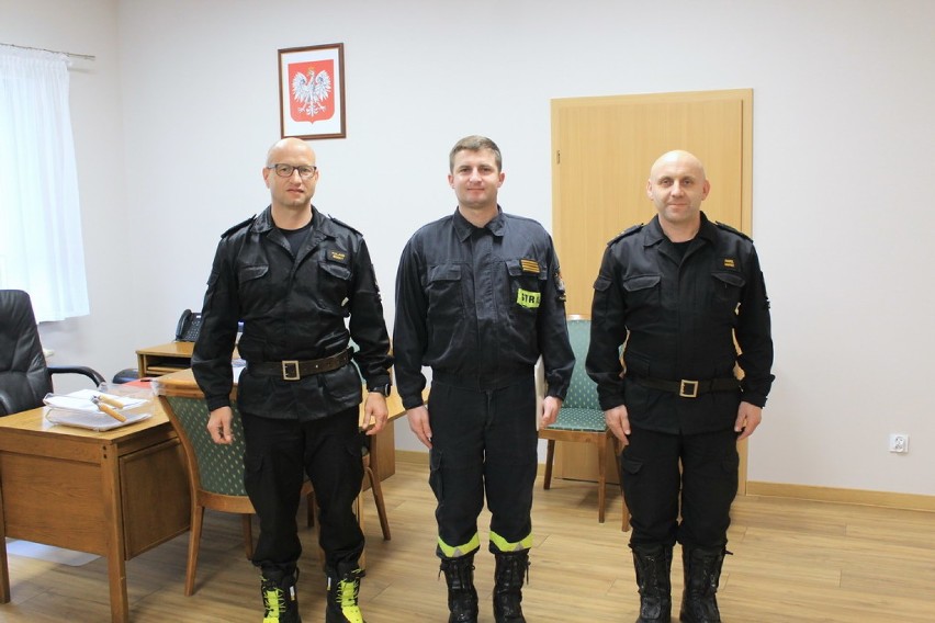 Dwóch strażaków z PSP Pleszew otrzymało nagrodę Wielkopolskiego Komendanta Wojewódzkiego