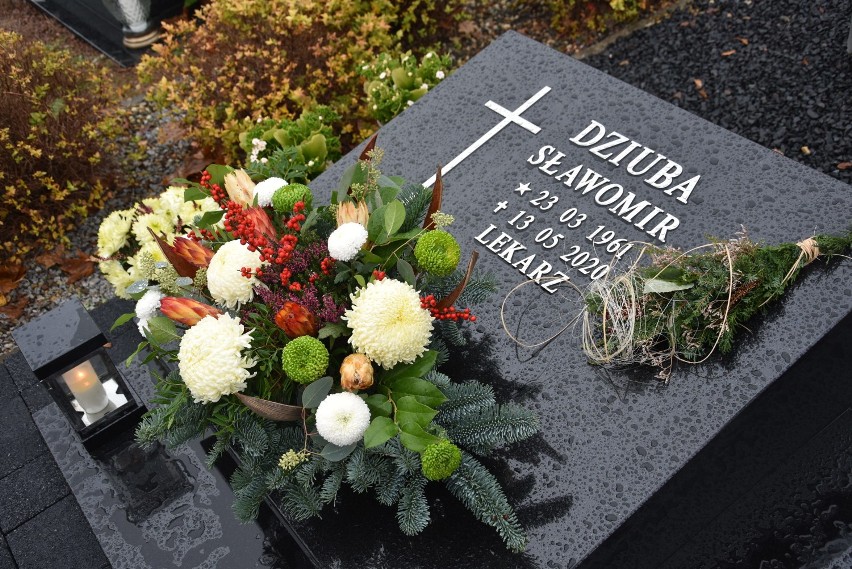 Na cmentarzu komunalnym w Rybniku spoczywa Sławomir Dziuba,...