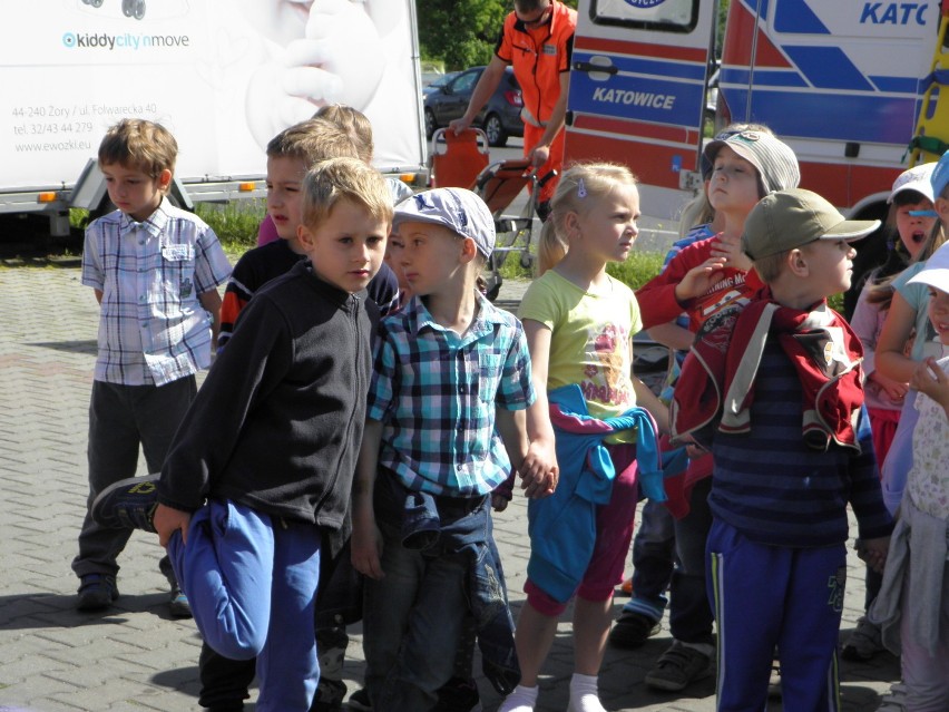 Dzień Dziecka Żory 2015: Dzieci bawiły się w policjantów, strażaków i ratowników [ZDJĘCIA]