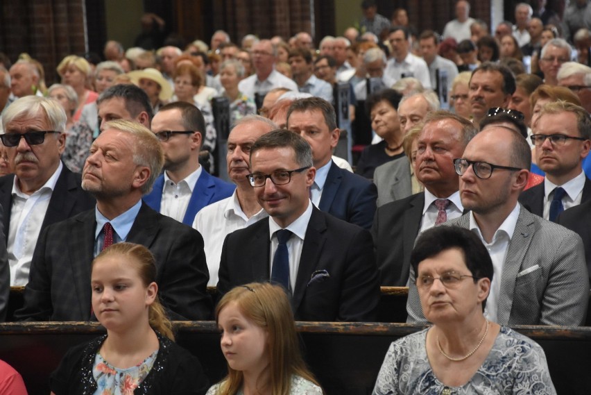 Procesja z figurą św. Antoniego na ulicach Rybnika. Dziś odpust w Bazylice