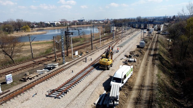 Postępują prace związane z budową drugiego toru z Krakowa Płaszowa w kierunku Krakowa Głównego.