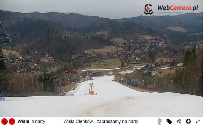 Nadeszła wiosna, ale ostatnie wyciągi narciarskie w Wiśle jeszcze działają, warunki są niezłe, a stoki właściwie puste (ZDJĘCIA)