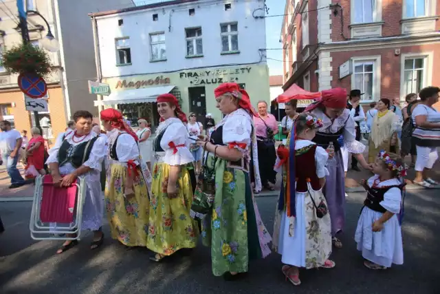 Pielgrzymka kobiet do Piekar Śląskich na archiwalnych zdjęciach. Zobacz kolejne >>>