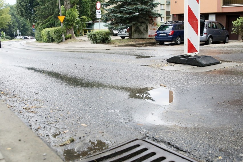 Problem ze studzienkami na ul. Puławskiej w Lublinie. MPWiK przekonuje, że wszystko jest pod kontrolą