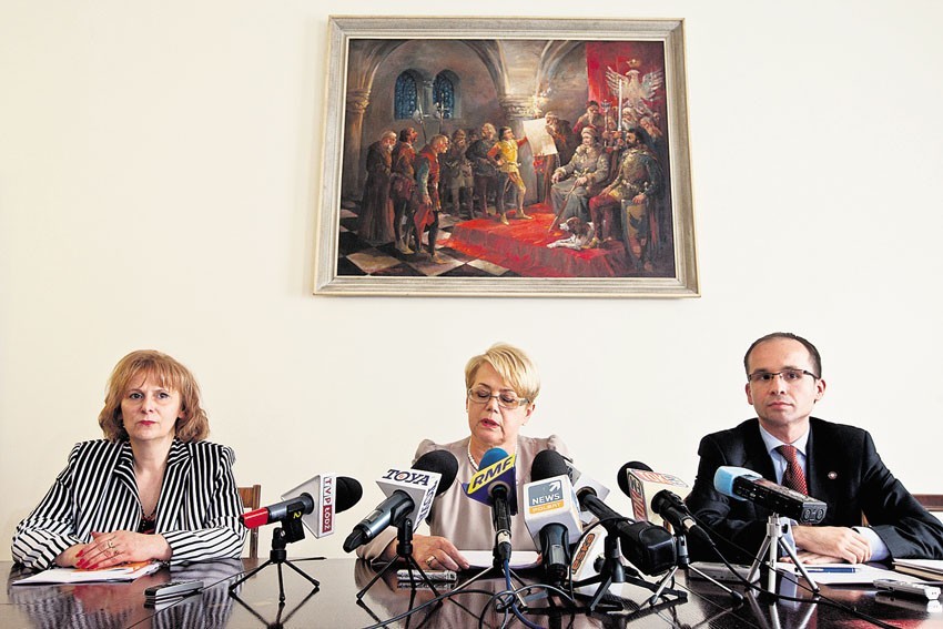 Jolanta Chełmińska ogłasza na konferencji prasowej swoją...