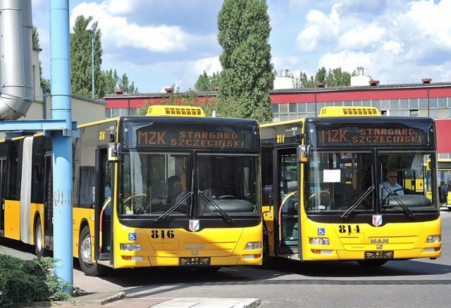 Autobusy są przegubowe, trzyosiowe i trzydrzwiowe. Mają 18 metrów długości. Za jeden trzeba było zapłacić 450 tys. zł.