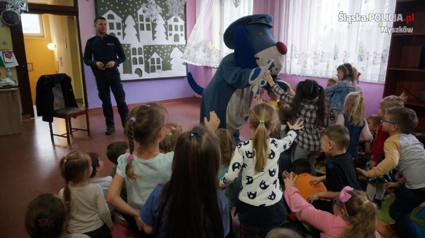 Myszków: Policja w przedszkolu. O czym dzieciom opowiadali mundurowi? [ZDJĘCIA]