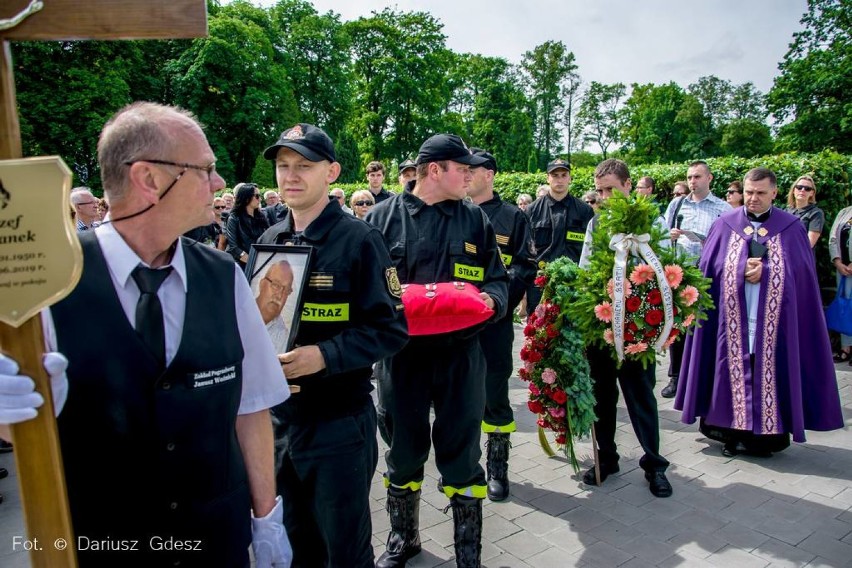 Wałbrzych: Pogrzeb Józefa Zaranka, byłego komendant wałbrzyskiej straży pożarnej [ZDJECIA i FILM]