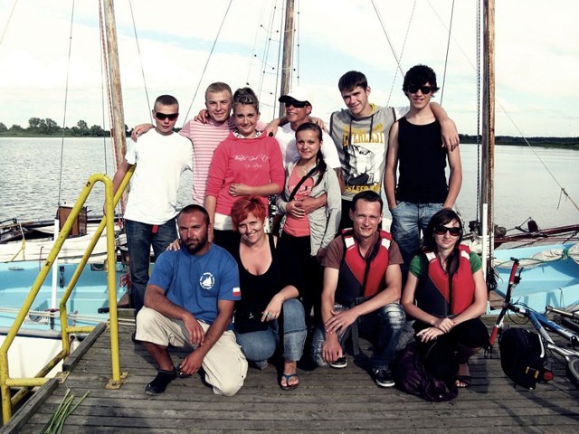 Radna Edyta Sapis w lipcu opiekowała się młodzieżą na obozie żeglarskim