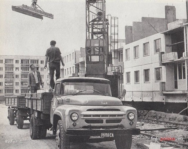 Wielkie osiedla mieszkaniowe, szpitale, szkoły, wiadukty, przebudowa ulic. Tak budowano Radom. Zobaczcie archiwalne fotografie.

>>>ZOBACZ WIĘCEJ NA KOLEJNYCH SLAJDACH