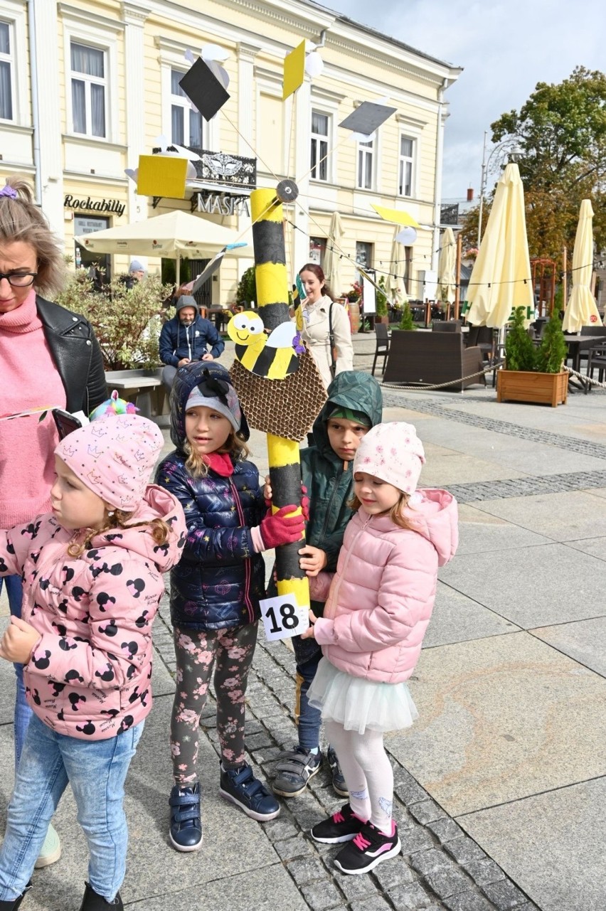 Festiwal Wiatru w Kielcach. Kolorowe wiatraki opanowały kielecki Rynek. Wybrano te najpiękniejsze (ZDJĘCIA)