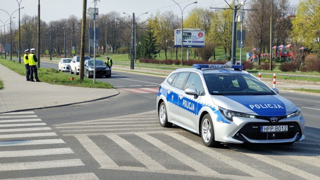 Policjanci sprawdzali we wtorkowy poranek trzeźwość kierowców w Będzinie 

Zobacz kolejne zdjęcia/plansze. Przesuwaj zdjęcia w prawo - naciśnij strzałkę lub przycisk NASTĘPNE