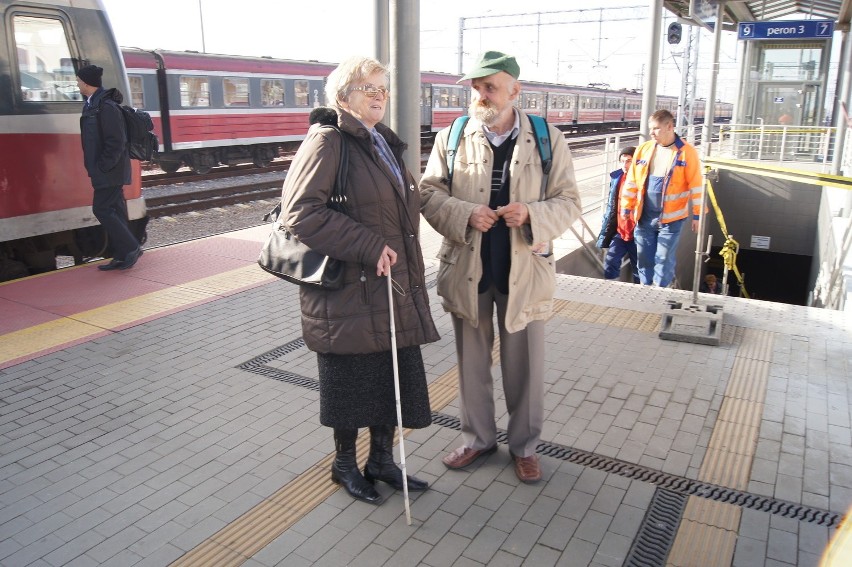 Barbara i Roman Kukułkowie na peronie drugim