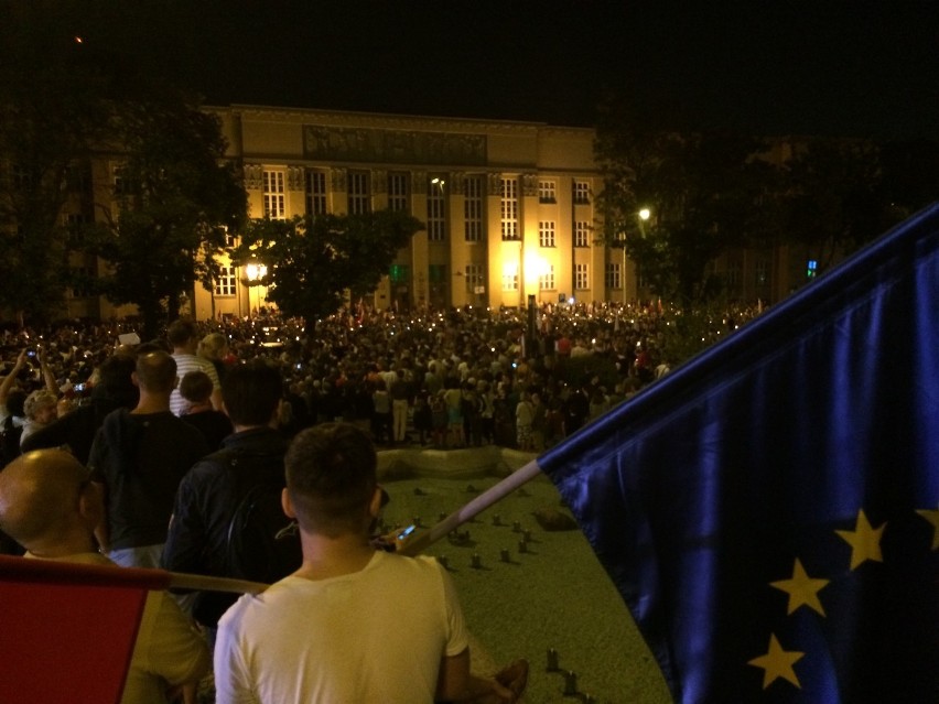 Protest przeciw ustawie o Sądzie Najwyższym. Tłumy przed...