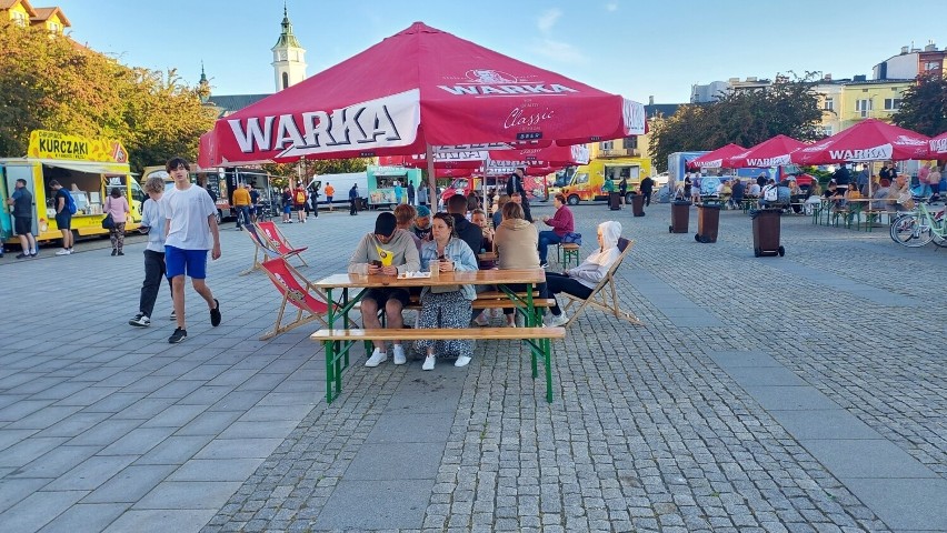 Potrawy z całego świata na Rynku w Ostrowcu. Street Food Polska Festival cieszył się w sobotę dużym zainteresowaniem. Zobacz zdjęcia
