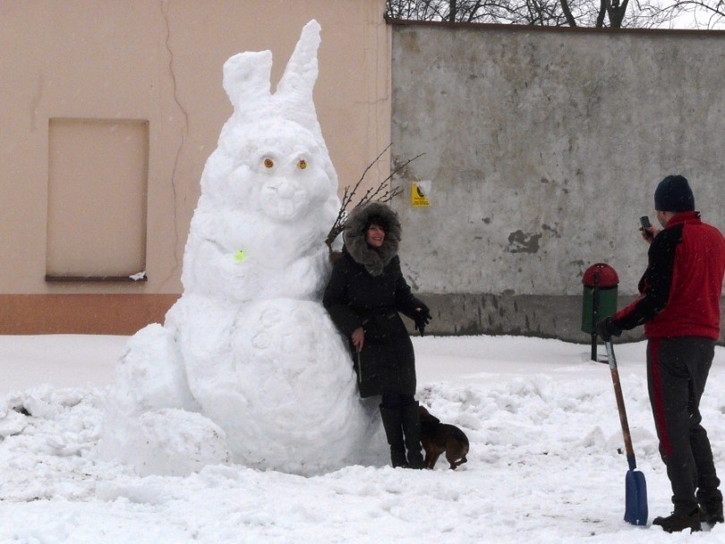 W Lany Poniedziałek... zając ze śniegu [FOTO]