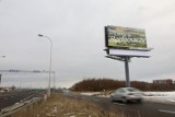 "Witamy w Bydgoszczy". Przy wjeździe do Warszawy stanął nietypowy billboard. Popularny tik-toker wyjaśnia, o co chodzi