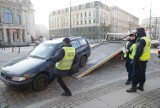 Wrocław: 440 zł za lawetę. Gdzie lepiej nie parkować? (LISTA ULIC)