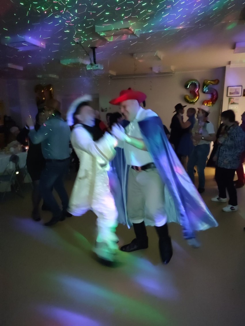 Wspaniały bal karnawałowy w Świętokrzyskim Klubie Abstynentów Raj w Kielcach. Zobacz zdjęcia i wideo