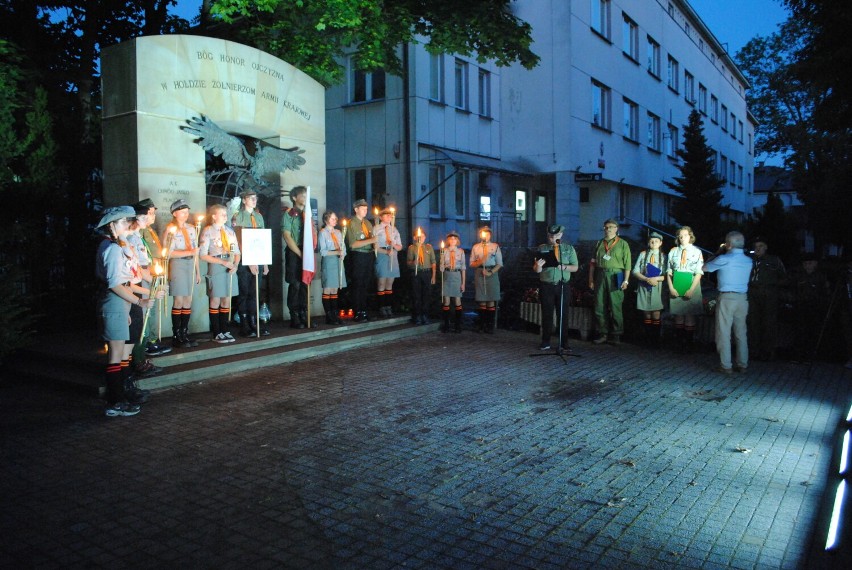 Oddali hołd bohaterom i ofiarom akcji "Pensjonat" podczas marszu wolności w Jaśle [ZDJĘCIA]