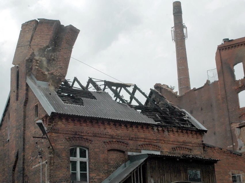 Pożar młyna w Starogardzie Gdańskim: Zobacz jak wyburzono komin i ściany [ZDJĘCIA]