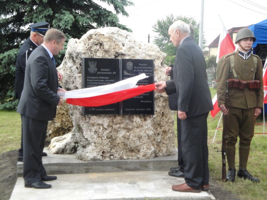 Odsłonięcie tablicy w Skarżycach