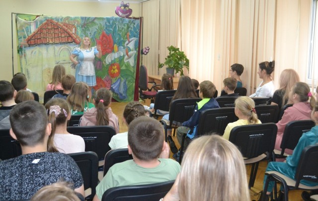 1 października w sobotę popołudniu w jędrzejowskiej bibliotece przygotowano ciekawe atrakcje dla dzieci z okazji "Nocy Bibliotek"