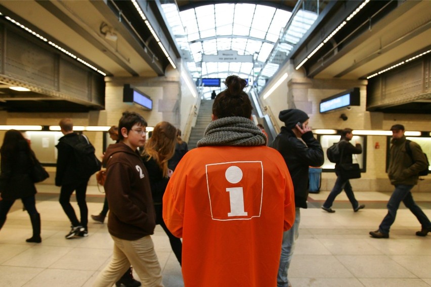 Na 12 dworcach wsparcie zapewnią informatorzy mobilni. Będą...