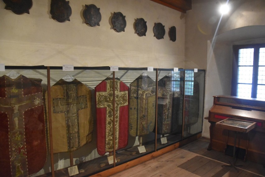 Bezcenne eksponaty w zbiorach Muzeum Diecezjalnego w Tarnowie. Twórca muzeum uratował je przeszukując strychy, plebanie, zakamarki kościelne