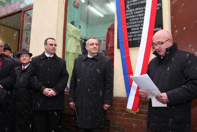 KRÓTKO: Odsłonięto tablice upamiętniającą Pawła Kempke przy ul. Sobieskiego w Chorzowie