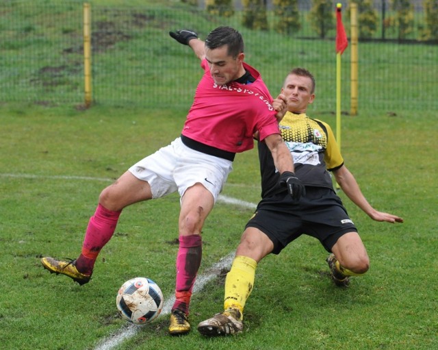 Po meczu lidera z wiceliderem 4 ligi, Wólczanka Wólka Pełkińska nadal bez porażki. Zespół Grzegorza Sitka wygrał z Izolatorem Boguchwała 3:1 (2:0). Bramki: 1:0 Skuba 19, 2:0 Pietluch 34, 3:0 Lech 63-karny, 3:1 Szymański 80.