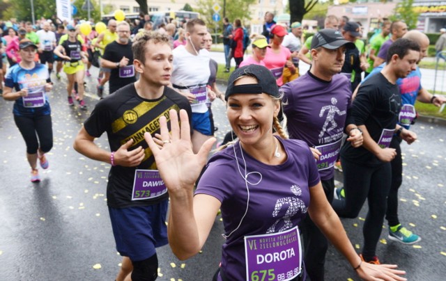 10 września, punktualnie o godz. 11 wystartował VI NOVITA Półmaraton Zielonogórski! Na starcie zawodników przywitał Bachus oraz pochmurna, chwilami deszczowa aura. Ponad  1000 śmiałków rozpoczęło swoje zmagania na dystansie 21 km. Na twarzach wszystkich uczestników dało się zauważyć uśmiech oraz nieporównywalne z niczym emocje. 

Zobacz też: Korowód winobraniowy 2017


  WINOBRANIE 2017 -
 ARTYKUŁU, GALERIE ZDJĘĆ, FILMY, AKTUALNY PROGRAM

