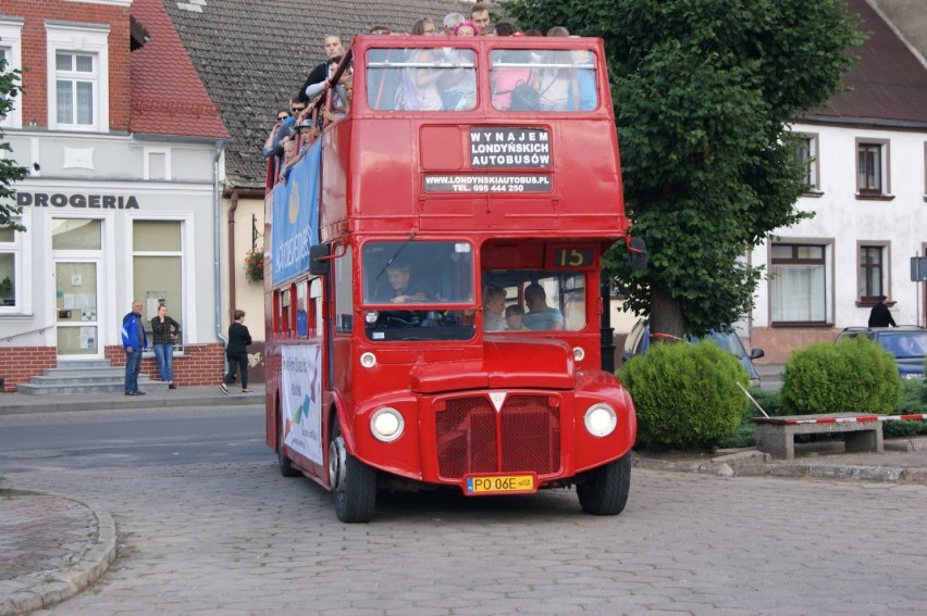 Lwówek: przejazdy angielskim autobusem FOTO